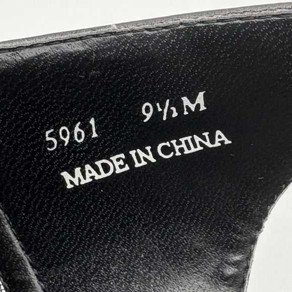 J. Renee Black Open Toe Strappy/Mesh Sandal with Elastic Heel Strap; Size 9.5 - Picture 11 of 12